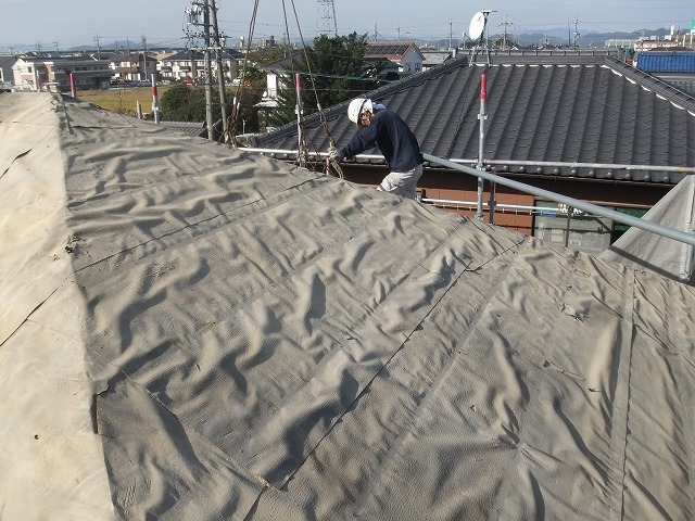 セメント瓦を撤去した屋根